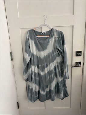 Tiered Long-Sleeve Tie-Dye Dress in Blue and White